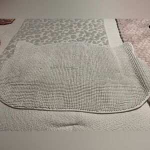 Soft Textured Bath Mat, cat face shape